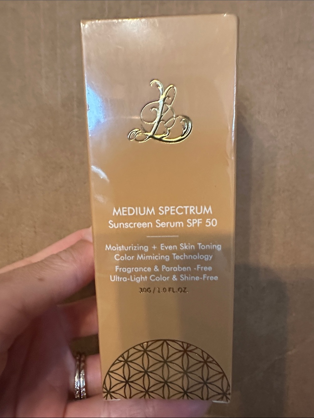 Medium Spectrum Color Changing Foundation - Picture 2 of 2